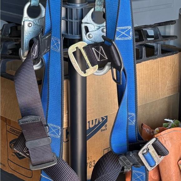 FallTech Full Body Safety Harness w/ 2 Retractable Lanyards SRL – Blue – Used